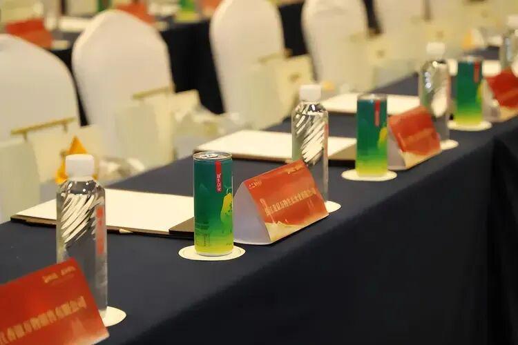 国宴上的那瓶水火了，为啥不是娃哈哈和农夫山泉？