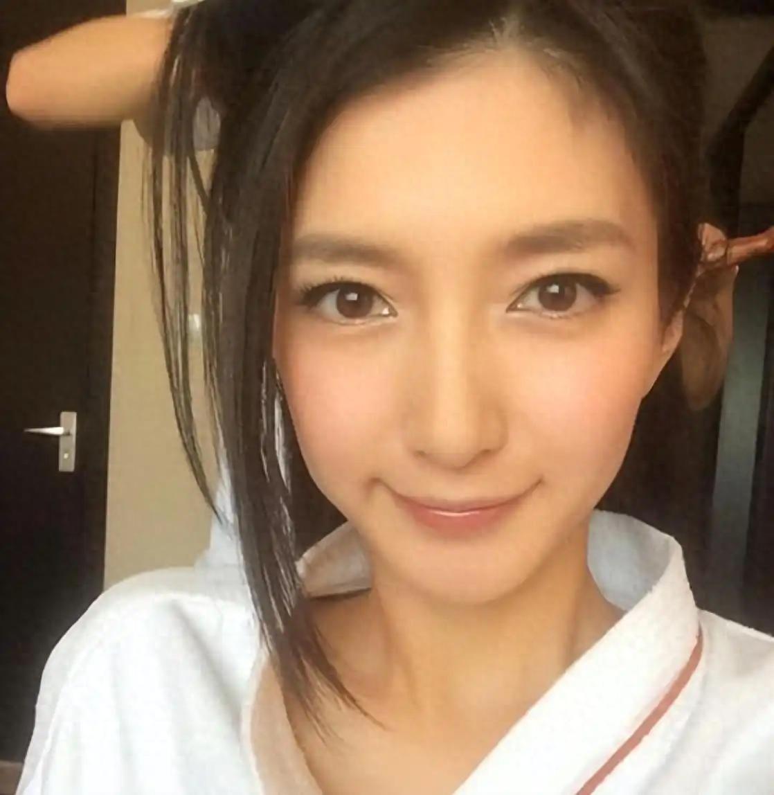 江疏影海外产子风波升级，遭正房儿子当众羞辱？王传君的话应验了